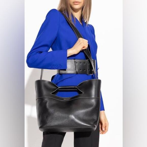 Alexander McQueen Bow Small in Black shoulder bag - Picture 8 of 11